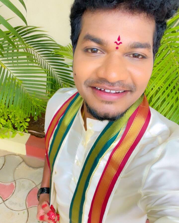 అవినాష్.. తనకు అరియానాకు మధ్య ఉన్నది కేవలం స్నేహం మాత్రమేనని, ఇంకేమీ లేదని స్పష్టం చేశాడు. తాజాగా అనుజాతో పెళ్లి కుదిరిన నేపథ్యంలో సందేహాలకు తెరపడినట్లే. (Photos Credit: Mukku Avinash/Instagram)