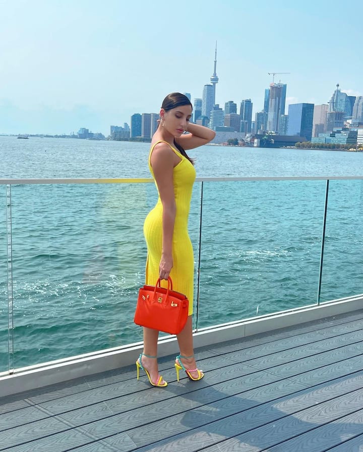नोरा फतेहीच्या (Nora Fatehi) शैलीबद्दल काय बोलावे. भारतीय किंवा पाश्चिमात्य, प्रत्येक गोष्ट तिला चांगली जमते. कॅज्युअल जीन्स-टॉपपासून पार्टीपर्यंत एथनिकपर्यंत. नोराच्या बेस्ट लूकमध्ये सर्व काही समाविष्ट आहे.(photo courtesy : @norafatehi/IG)