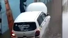 Viral visuals of water logging in UP and Delhi | Top Stories