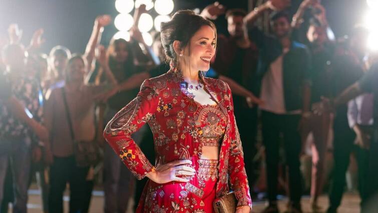 Madhuri Dixit reaction About Netflix Debut With Finding Anamika, know in details Madhuri Dixit Netflix Debut: '‌ফাইন্ডিং অনামিকা' র হাত ধরে ওটিটিতে আত্মপ্রকাশ মাধুরীর, কী বললেন সিরিজ নিয়ে?