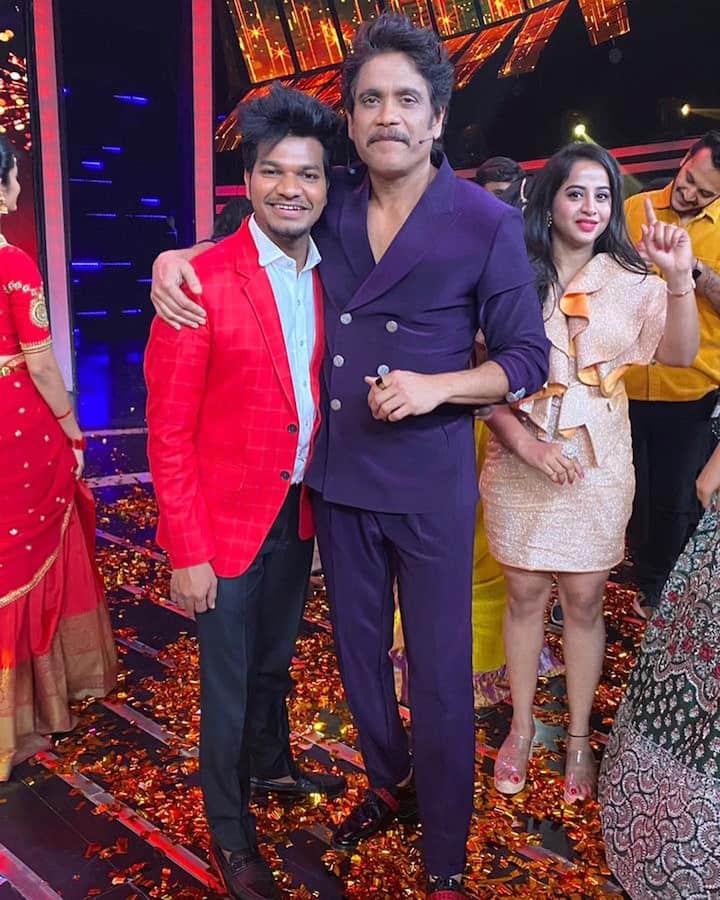కొన్ని స్పర్థల వల్ల మధ్యలో కొన్ని రోజులు అవినాష్.. అరియానాకు దూరంగా ఉన్నాడు. ఇటీవలే మళ్లీ ఆమెకు తన స్కిట్లో రీ-ఎంట్రీ ఇచ్చి.. దర్శకుడు రామ్ గోపాల్ వర్మతో ఆమె చేసిన ఇంటర్వ్యూను ట్రోల్ చేశాడు.