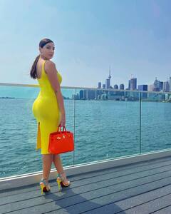 Black Beauty: ऑफ शॉल्डर ब्लेजर और फिटेड पैंट में और भी निखरा Nora Fatehi का स्टाइल, लेपर्ड प्रिंट हील्स में लग रहीं कमाल