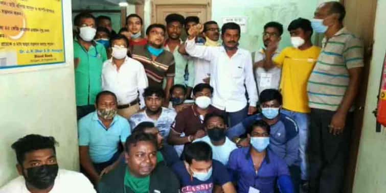 North 24 Paragana Bangaon workers recruited without pay now sacked agitation begins at hospital Bangaon: নিয়োগ হলেও পাননি বেতন, কাজ থেকে বিতাড়িত কর্মীরা, বনগাঁ হাসপাতালে শুরু আন্দোলন