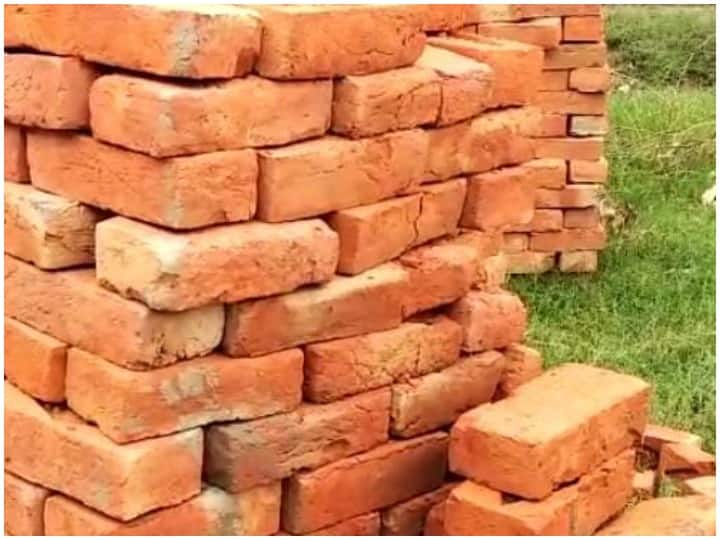 Unnao News: मानकों को ताक पर रख हो रहा उन्नाव में स्कूल की बाउंड्री का निर्माण