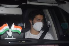 उदास चेहरा, ग़मगीन आंखों से Sidharth Shukla के घर पहुंचे Varun Dhawan, बेबस मां की बंधाई हिम्मत, दोनों फिल्म में साथ कर चुके हैं काम