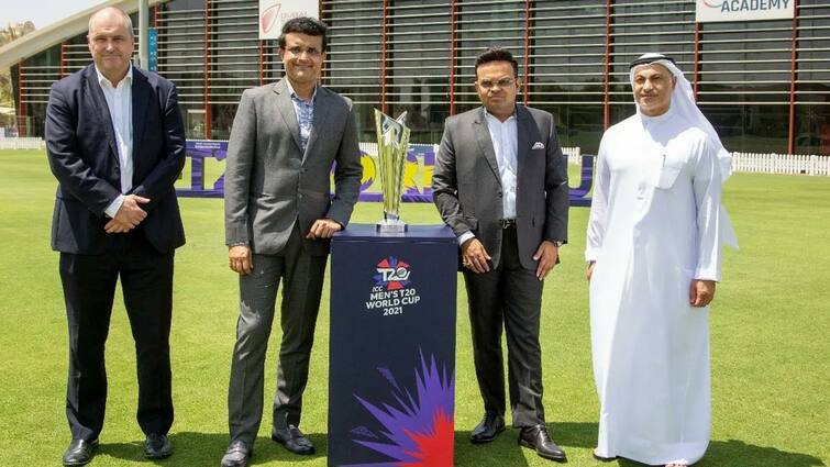 BCCI President Sourav Ganguly launched the T20 World Cup Trophy at Dubai, know in details Sourav on T20 World Cup: টি-টোয়েন্টি বিশ্বকাপের ঢাকে কাঠি, ট্রফি উন্মোচন করলেন সৌরভ