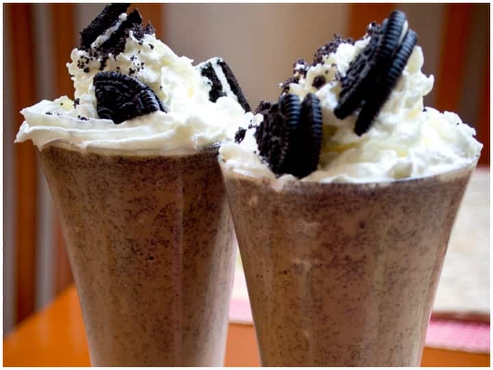 Kitchen Hacks: मेहमानों के आने पर बनाएं कोल्ड कॉफी विद आइसक्रीम, बच्चे भी हो जाएंगे खुश, जानिए सिंपल रेसिपी Kitchen Hacks Cold Coffee Recipe With Ice-Cream, Simple Tricks For Cold Coffee Making Kitchen Hacks: मेहमानों के आने पर बनाएं कोल्ड कॉफी विद आइसक्रीम, बच्चे भी हो जाएंगे खुश, जानिए सिंपल रेसिपी