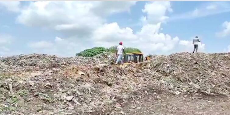 West Midnapore News : dumping dround clearing after 50 year Midnapore : ৫০ বছর ধরে জমে থাকা আবর্জনার পাহাড় সরছে মেদিনীপুর পৌরসভার ডাম্পিং গ্রাউন্ড থেকে