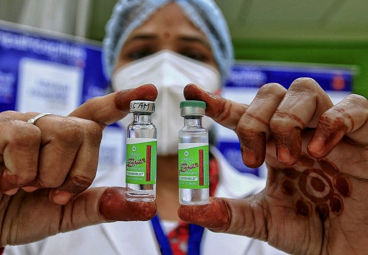Health lifestyle marathi news Doubts Many Questions About Covishield Vaccine Side Effects What Do Indian Doctors Say find out Health : Covishield लसीच्या दुष्परिणामांबाबत शंका, अनेक प्रश्न असल्यास, भारतीय डॉक्टर काय म्हणतात? जाणून घ्या