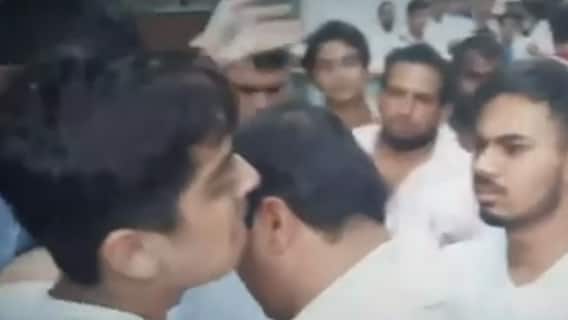 कैमरे पर कातिल बेटे की 'नौटंकी' ! | सनसनी