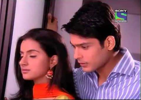 ਇਸ ਤੋਂ ਬਾਅਦ ਉਹ 'ਜਾਨੇ ਪਹਿਚਾਨ ਸੇ .. ਯੇ ਅਜਨਬੀ' ਵਿੱਚ ਨਜ਼ਰ ਆਏ।