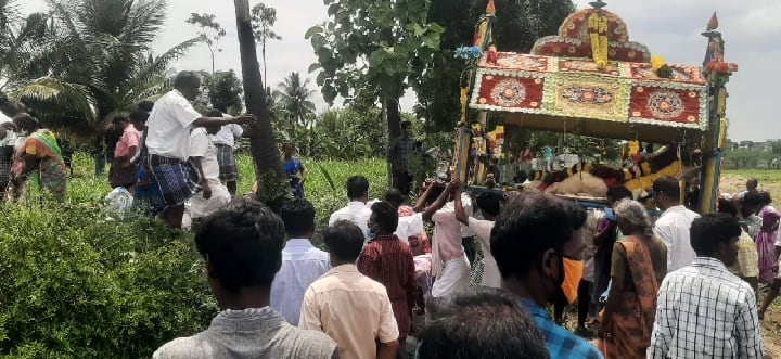 Clash between two parties over transporting dead body in Dharmapuri district சடலத்தை எடுத்து செல்வதில் இருதரப்பினரிடையே மோதல் - மயான பாதை ஆக்கிரமிக்கப்பட்டதாக புகார்...!