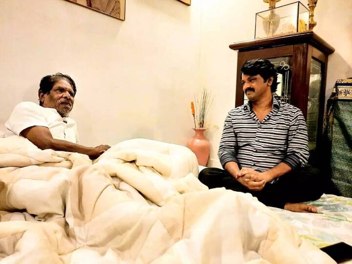 Director Cheran meets bharathiraja at his home, had conversations about film Autograph ‛எங்கடா அவன்... ’ என கேட்ட பாரதிராஜா; காலில் விழுந்த சேரன்: ட்விட்டரில் தவமிருக்கும் ரசிகர்கள்!