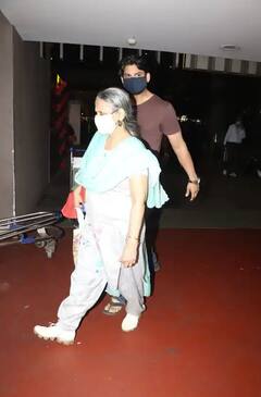 Siddharth Shukla Death: ਮੌਤ ਤੋਂ ਪਹਿਲਾਂ ਆਖਰੀ ਵਾਰ ਮਾਂ ਰੀਤਾ ਸ਼ੁਕਲਾ ਨਾਲ ਸਪੋਟ ਹੋਏ ਸੀ ਸਿਧਾਰਥ ਸ਼ੁਕਲਾ, ਦੇਖੋ ਆਖਰੀ ਤਸਵੀਰਾਂ