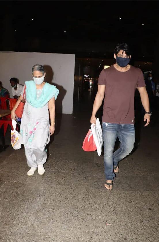 ਬਾਲੀਵੁੱਡ ਅਦਾਕਾਰ ਸਿਧਾਰਥ ਸ਼ੁਕਲਾ ਦੀ 40 ਸਾਲ ਦੀ ਉਮਰ ਵਿੱਚ ਦਿਲ ਦਾ ਦੌਰਾ ਪੈਣ ਕਾਰਨ ਮੌਤ ਹੋ ਗਈ ਹੈ।