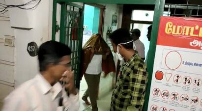 Female motor vehicle inspector arrested for taking bribe in Pattukottai பட்டுகோட்டையில் லஞ்சம் வாங்கிய மோட்டர் வாகன பெண் ஆய்வாளர் கையும் களவுமாக பிடிபட்டார்...!