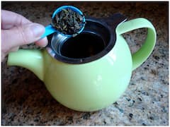 Kitchen Hacks: चाय पत्ती में मिलावट की करें जांच, इन टिप्स को करें फॉलो