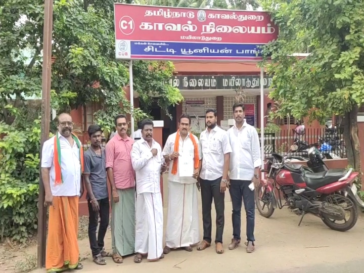 ’பிரதமர் பதவியை தனியாருக்கு விற்றுவிடலாமா’? - மோடியை விமர்சித்து பேனர் வைத்த ஆட்டோ ஓட்டுநர் கைது!