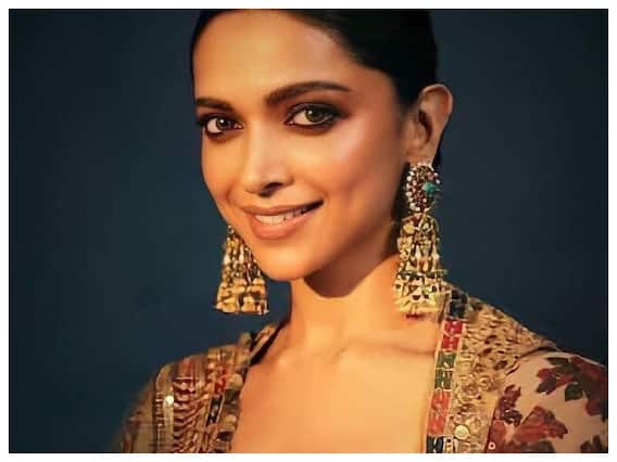 Ladki एक Looks अनेक: Deepika Padukone का हर अंदाज़ है निराला, देखते ही हर कोई कहता है मार डाला Ladki एक Looks अनेक: Deepika Padukone का हर अंदाज़ है निराला, देखते ही हर कोई कहता है मार डाला