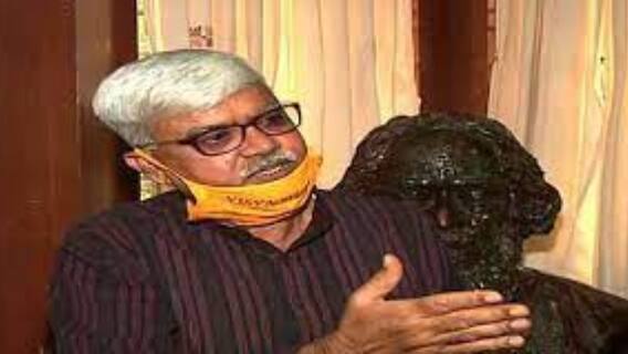 Visva Bharati University: অসুস্থ উপাচার্য, ছাত্রছাত্রীদের ধর্নায় আটকাল অ্যাম্বুল্যান্স; ফিরলেন চিকিৎসক | Bangla News