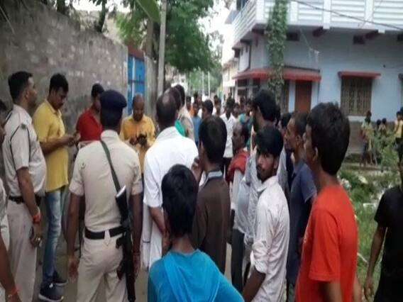 बिहार: कचरा गोदाम में विस्फोट, दो शख्स गंभीर रूप से घायल, जांच में जुटी पुलिस बिहार: कचरा गोदाम में विस्फोट, दो शख्स गंभीर रूप से घायल, जांच में जुटी पुलिस