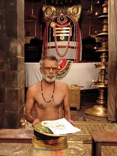 ’விநாயகர் சதுர்த்திக்கு அனுமதி வேண்டும்’- பெரியகோயிலில் சிவனிடம் இந்து முன்னணி மனு...!