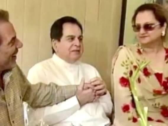 Saira Banu News: सायरा बानो ने 4 दिन पहले धर्मेंद्र को किया था फोन, तबीयत ठीक ना होने को लेकर कही थी ये बात Saira Banu News: सायरा बानो ने 4 दिन पहले धर्मेंद्र को किया था फोन, तबीयत ठीक ना होने को लेकर कही थी ये बात