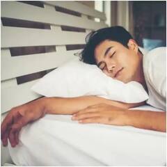 Benefits of Sleeping Naked: કપડાં પહેર્યા વિના સુવાથી થઇ શકે છે આ ફાયદા, જાણો શું.......