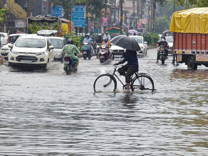 Chance of rain in Delhi even today Meteorological Department issued yellow alert Delhi Rain News: दिल्ली में आज भी बारिश की संभावना, मौसम विभाग ने जारी किया येलो अलर्ट