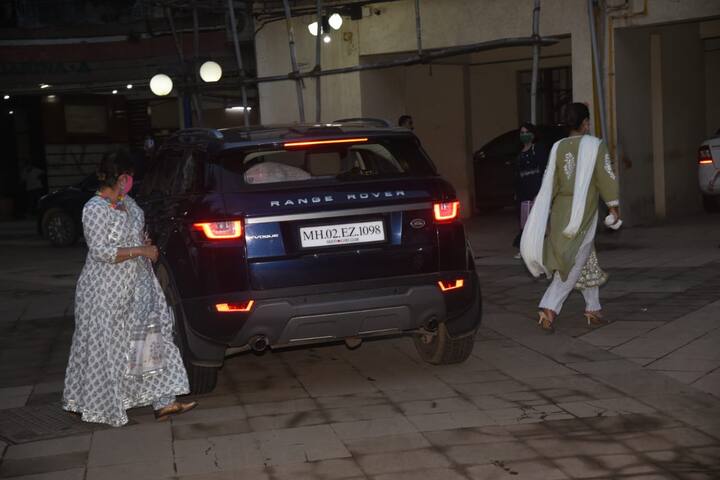 रश्मि देसाई और सिद्धार्थ शुक्ला दोनों ने साथ में दिल से दिल तक सीरियल किया था. जिसमें दोनों को काफी पसंद किया गया. इसके बाद ये दोनों बिग बॉस 13 में दिखे थे.