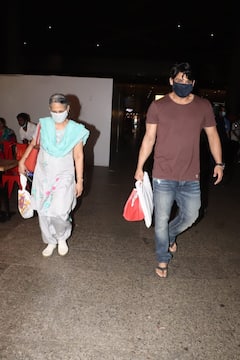 Siddharth Shukla Death: निधन से पहले आखिरी बार मां रीता शुक्ला के साथ स्पॉट हुए थे सिद्धार्थ शुक्ला, देखिए आखिरी तस्वीरें