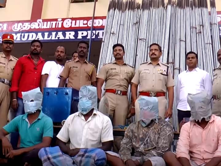 Seizure of 270 splinters stored in an iron workshop at Mudaliarpet Pondicherry புதுச்சேரியில் மீனவர்களுக்கிடயே மோதல் எதிரொலி - ரகசியமாக சுளுக்கி தயாரித்த 4 பேர் கைது