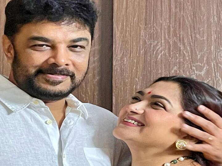 மார்ச் 9ம் தேதி தனது காதலை இயக்குனர் சுந்தர்.சி வெளிப்படுத்தினராம்