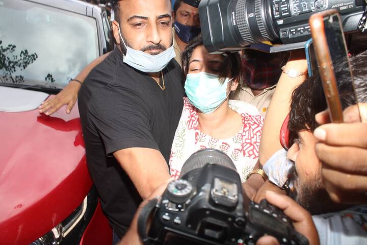 These pics of a devastated Shehnaaz Gill is breaking hearts of fans on social media.