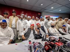 UP Election: अचानक समाजवादी पार्टी के कार्यालय पहुंचे मुलायम सिंह यादव, कार्यकर्ताओं को दिया संदेश