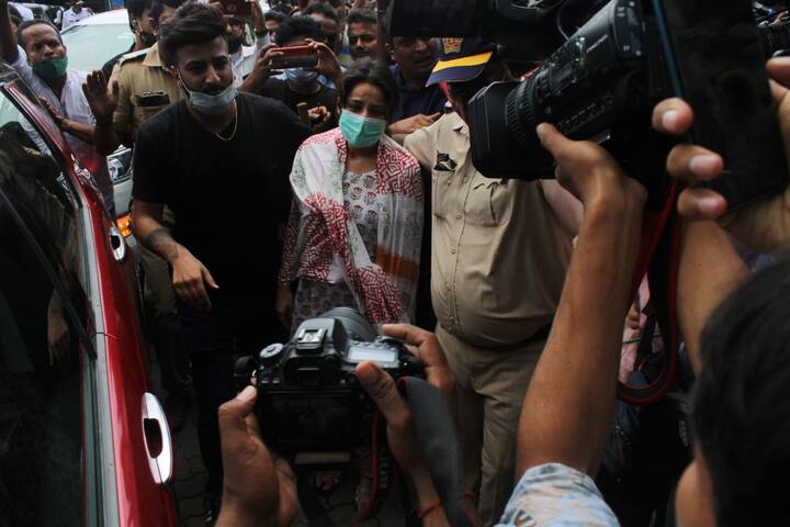 जो बेटा मां को मुखाग्नि देने वाला था उस बेटे का अंतिम संस्कार जब मां ने अपने हाथों से किया तो वहां मौजूद हर शख्स रोया और कलेजा फट पड़ा.