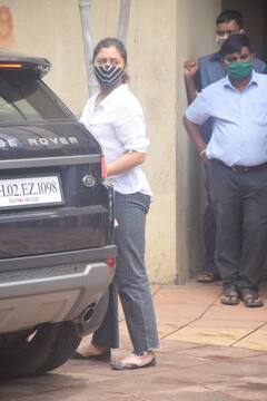 Siddharth Shukla Death: आंखो में आंसू लिए सिद्धार्थ शुक्ला के अंतिम दर्शन करने पहुंचे सितारे, यहां देखिए रश्मि देसाई से लेकर प्रिंस-युविका की तस्वीरें