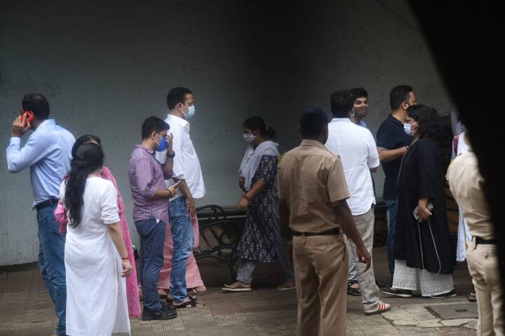 राहुल महाजन अंतिम संस्कार से पहले ही बाहर निकल आए. उनसे वहां रहा नहीं गया....दोस्त को भला कौन आखिरी विदाई देता है.