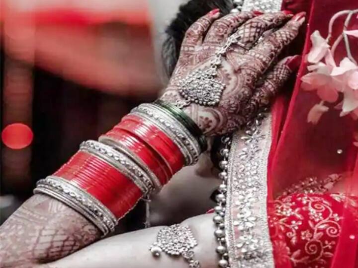 Bihar: Bride cried seeing the boy who was to be married ruckus between family on the road ann बिहारः जिस लड़के से शादी होनी थी उसे देखते ही रो पड़ी दुल्हन, बीच सड़क पर हो गया बवाल
