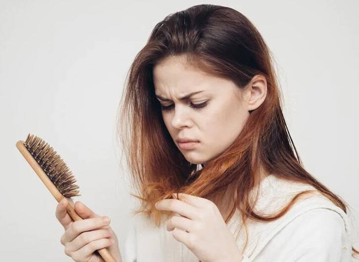 Post covid you are suffering from hairfall problem know its reason and cure Covid Hair Fall: કોવિડ બાદ  વાળ ખરવાનું આ છે મુખ્ય કારણો આ રીતે કરો તેનો ઇલાજ