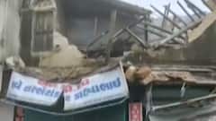 રાજકોટઃ ઉપલેટામાં નટવર રોડ પર દુકાનની ઉપર આવેલ જર્જરિત મકાન થયું ધરાશાયી