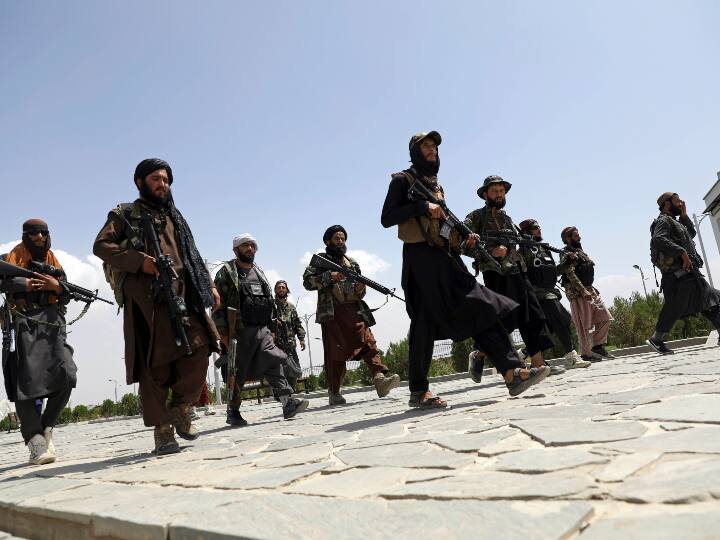 Taliban fighters fired in air while celebrating after advance in Panjshir Valley two killed Taliban News: पंजशीर में बढ़त के बाद तालिबान लड़ाकों ने जश्न मनाते वक्त हवा में की गोलीबारी, दो लोगों की मौत