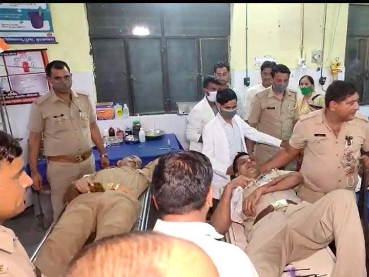 police vehicle and tractor trolley collided with each other in Muzaffarnagar five injured ANN Muzaffarnagar Accident: मुजरिम को पेशी से लाते वक्त ट्रैक्टर से भिड़ा पुलिस वाहन, चार पुलिसकर्मी घायल