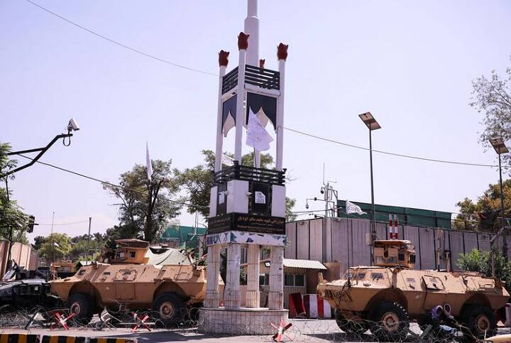 அமெரிக்க தூதர் மற்றும் ராணுவ அதிகாரிகள் அடங்கிய கடைசி விமானம் ஆகஸ்ட் 31 இரவு ஆப்கானிஸ்தானில் இருந்து வெளியேறியது.