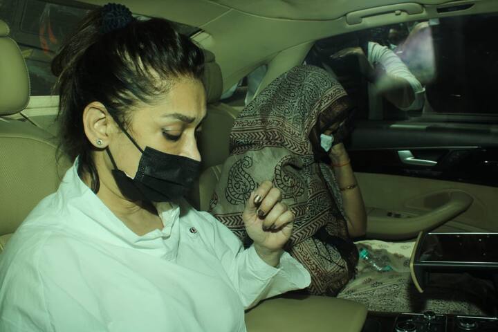 Sidharth Shukla's funeral is taking place at Oshiwara Crematorium, and more heart-breaking pics are coming from the location. After Shehnaaz Gill’s the late actor’s mother Rita Shukla and sister arrived for his last rites. [pic credit: Manav Manglani]