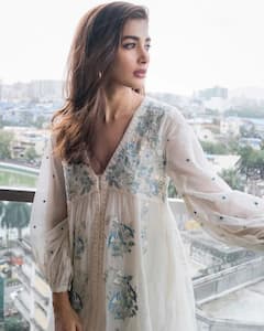 ઋત્વિક રોશનની હીરોઇને એક્સરસાઇઝ બાદ શેર કરી ટૉન્ડ બૉડી, ફિટનેસ જોઇને ફેન્સ પણ ચોંક્યા, જુઓ તસવીરો....