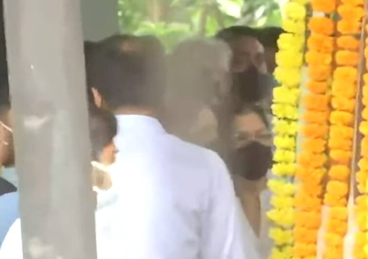 Sidharth Shukla Last Rites LIVE: सिद्धार्थ शुक्ला की अंतिम यात्रा शुरू, यहां देखें लाइव Sidharth Shukla Last Rites LIVE: Siddharth Shukla's last journey begins Sidharth Shukla Last Rites LIVE: सिद्धार्थ शुक्ला की अंतिम यात्रा शुरू, यहां देखें लाइव