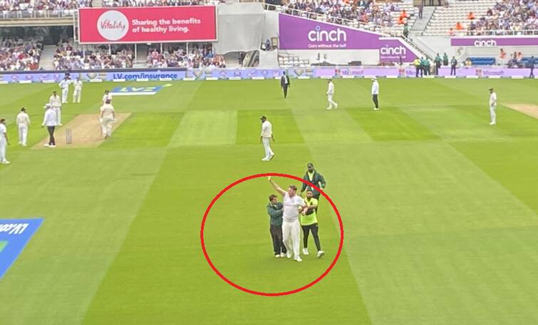 Ind vs Eng 4th Test, Day 2: ‘Jarvo Is Back’ Pitch Intruder Interrupts Play at Oval Test Ind vs Eng 4th Test: மைதானத்தில் மீண்டும் ஜார்வோ; போப்-பேர்ஸ்டோ ஜோடி நிதானம்! 2வது இன்னிங்ஸ் இம்சைகள்!