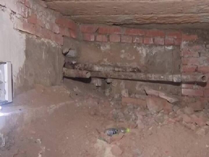 Secret Tunnel to Red Fort Used by British Unearthed Inside Delhi Legislative Assembly டெல்லி சட்டப்பேரவை டூ செங்கோட்டைக்கு சுரங்கப்பாதை கண்டுபிடிப்பு.. ஆச்சரியத்தில் ஆய்வாளர்கள்!