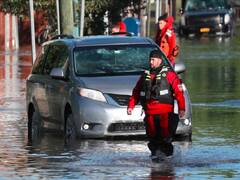 Hurricane Ida New York: அமெரிக்காவில் ஐடா ஏற்படுத்திய வரலாறு காணாத வெள்ளம்: 44 பேர் பலி!